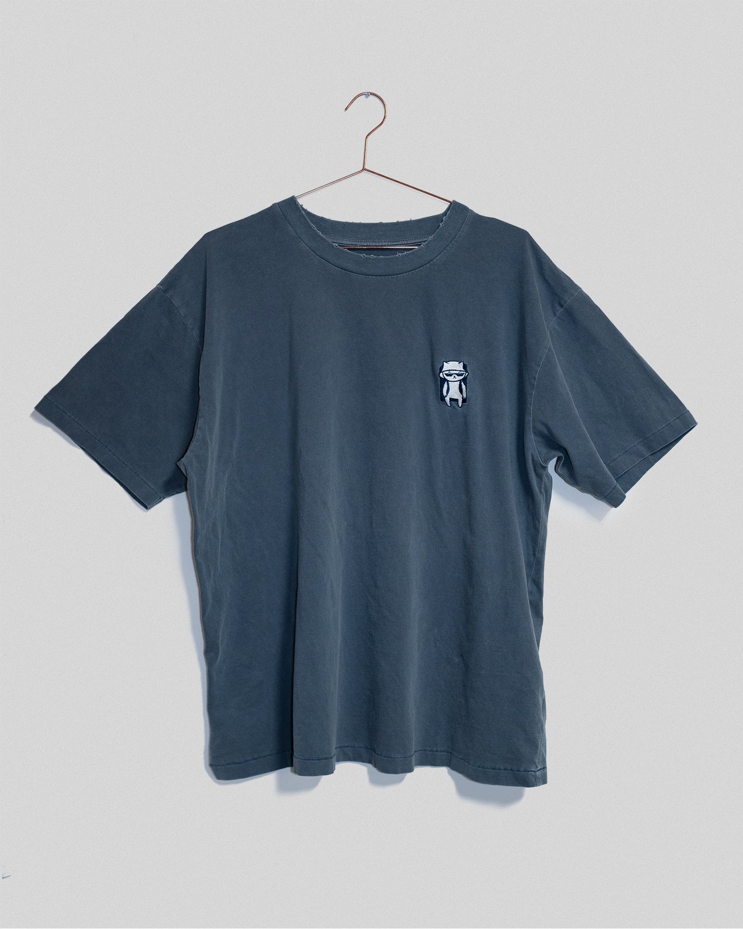 Hitorii Crashpad Mao Tee /// Vintage Slate /// Embroidered Mao